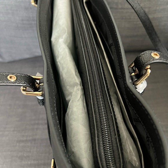 NWT MICHAEL KORS VOYAGER EW TOTE HANDBAG - Picture 6 of 10